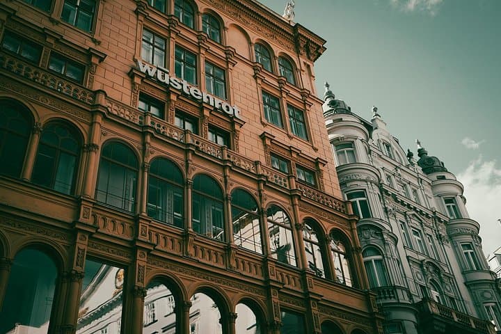 Private Transfer from Prague to Vienna with Stop in Cesky Krumlov