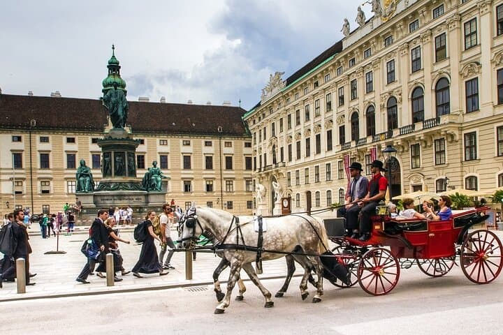Private Transfer from Prague to Vienna with Stop in Cesky Krumlov