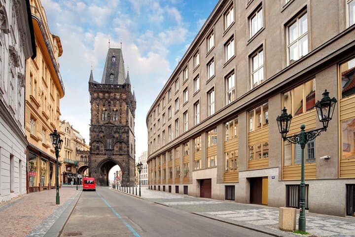 Prague Old Town and Top Attractions Private Tour by Car