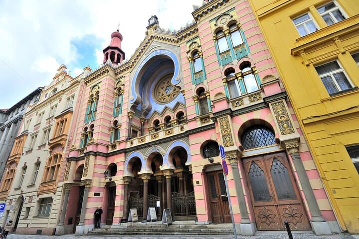 Prague Old Town and Top Attractions Private Tour by Car