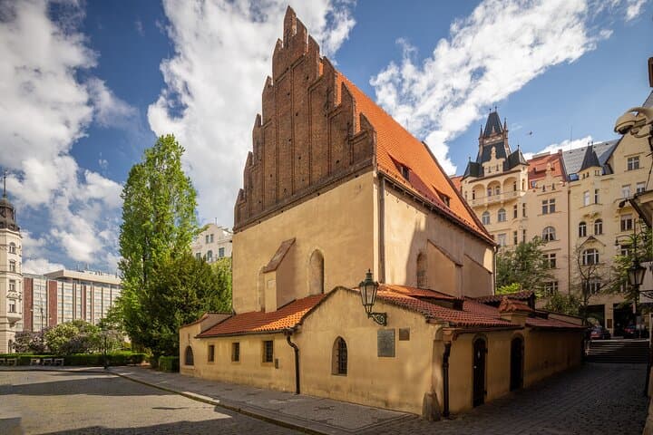 Prague's Old Town Private Guided Tour with Boat Cruise