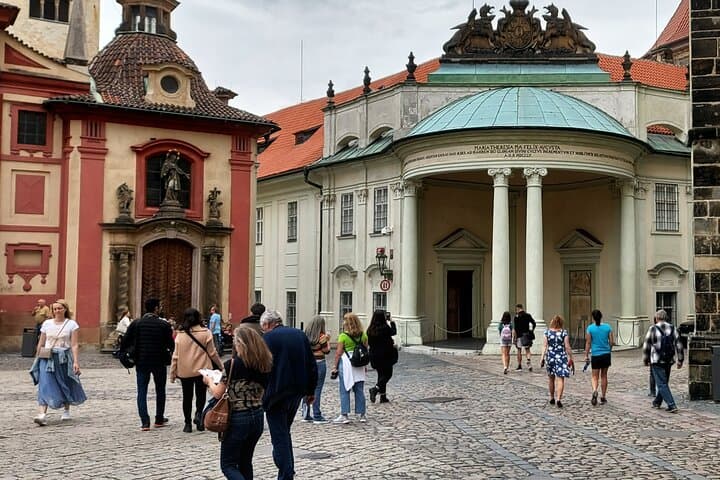 Prague Castle Private Tour: St. Vitus, Golden Lane & Royal Palace