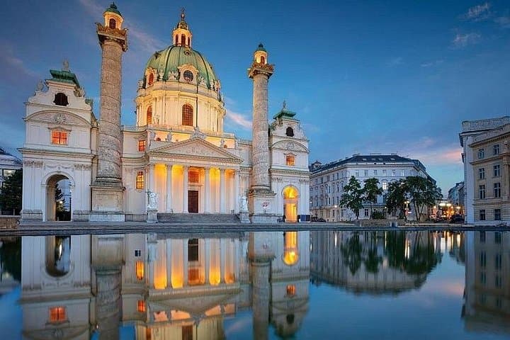 Transfer from Prague to Vienna with optional stopover in Mikulov