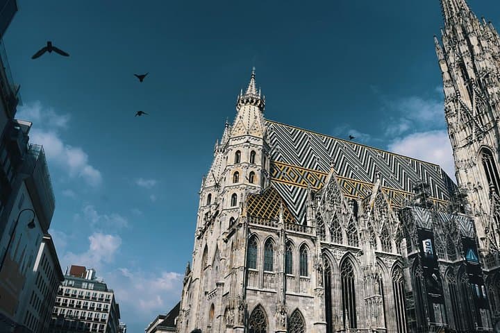 Transfer from Prague to Vienna with optional stopover in Mikulov