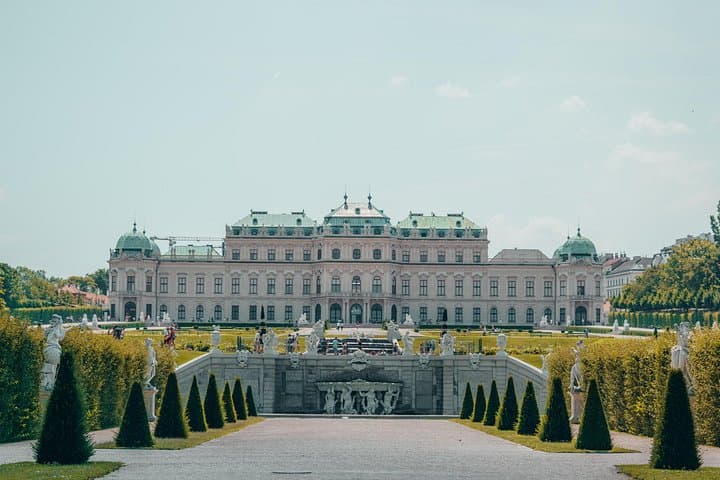 Transfer from Prague to Vienna with optional stopover in Mikulov