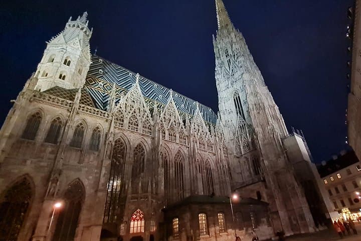 Transfer from Prague to Vienna with optional stopover in Mikulov