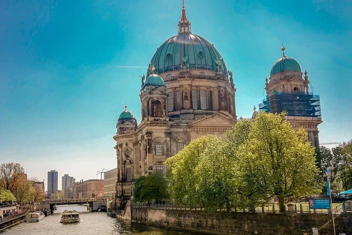 Private Transfer Service from Prague to Berlin with optional stop