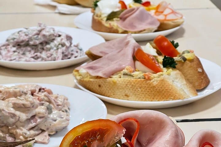 3 Hours Food Tour in Prague Retro