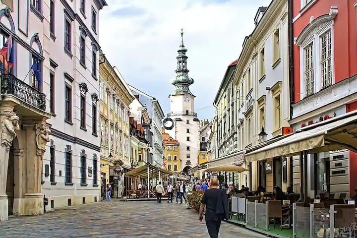 Prague-Budapest One-Way Sightseeing Day Tour