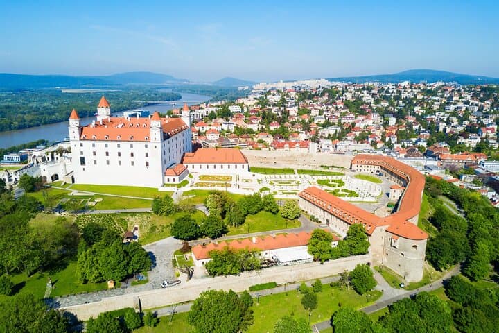 Prague-Budapest One-Way Sightseeing Day Tour