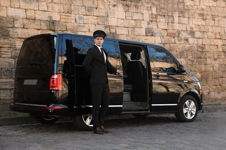 Private One-way Transfer Vaclav Havel Airport to Prague