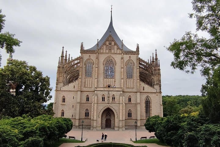 Private guided car trip to Kutna Hora from Praha with Bone Church