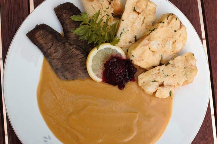 4-Course Traditional Czech Dinner with Wine in Local Prague Home
