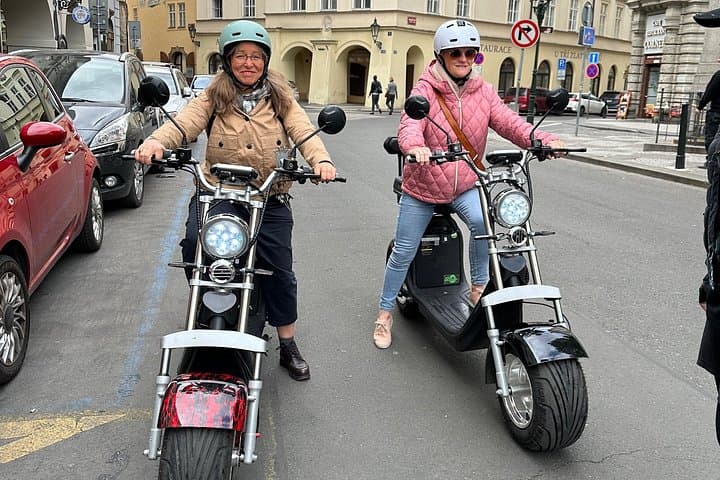 Prague E-Scooter Adventure: Fun & Easy Sightseeing 3Hours Tour