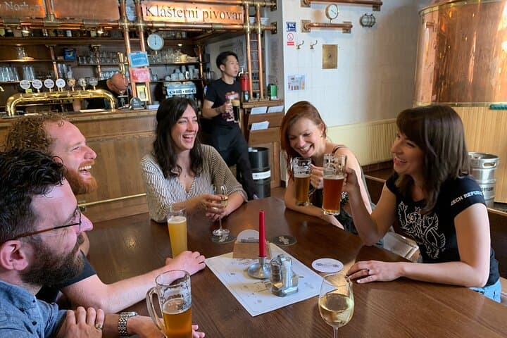 Prague Castle and Pubs Tour with Drinks Included