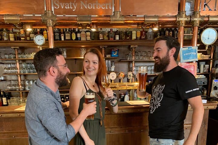 Prague Castle and Pubs Tour with Drinks Included