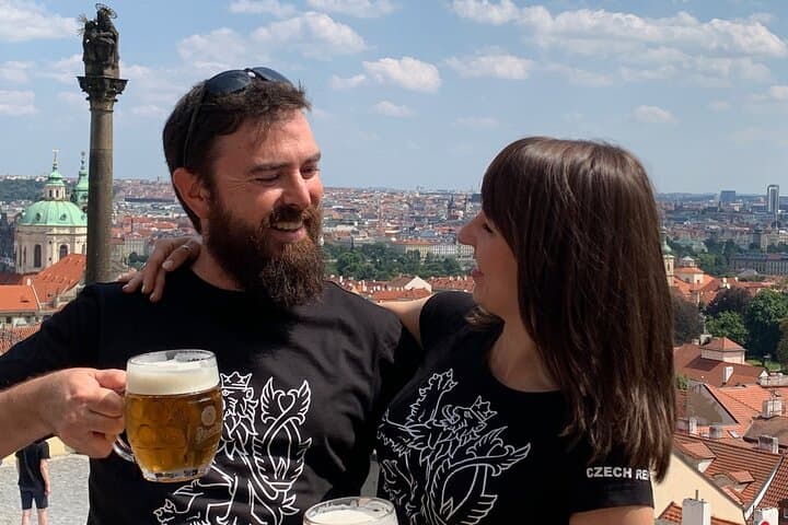 Prague Castle and Pubs Tour with Drinks Included