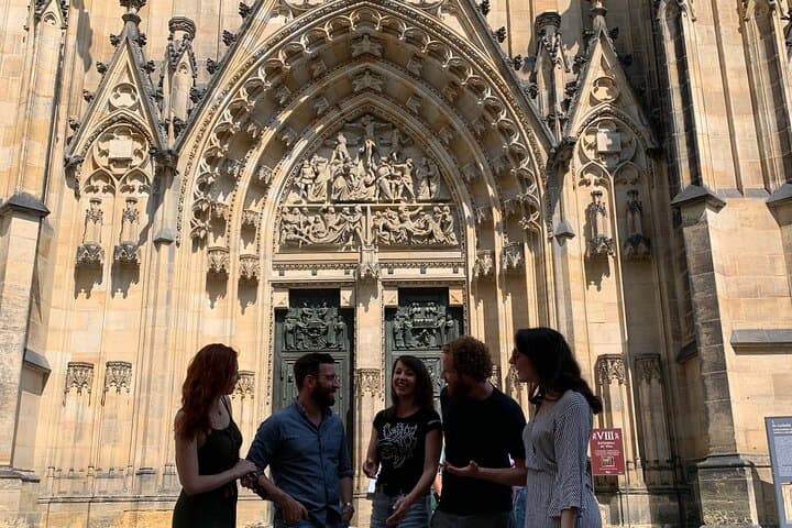 Prague Castle and Pubs Tour with Drinks Included