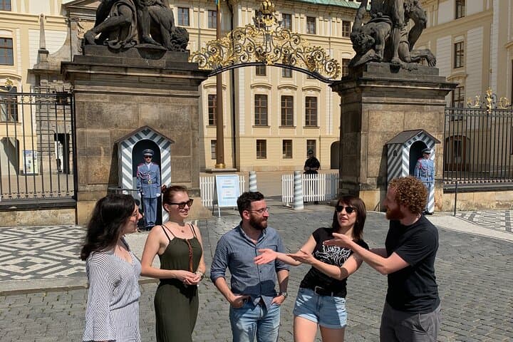 Prague Castle and Pubs Tour with Drinks Included