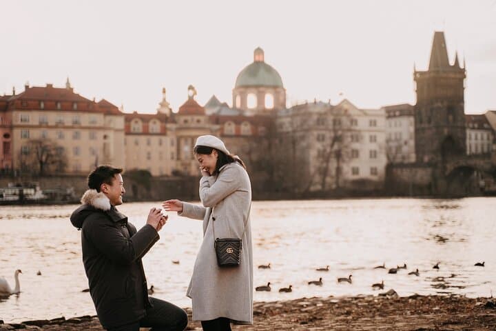 Surprise proposal photographer in Prague - engagement photoshoot