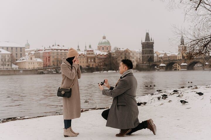 Surprise proposal photographer in Prague - engagement photoshoot