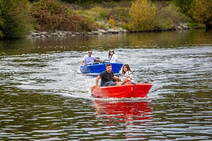 2-hour Motorboat Rental Prague without licence up to 5 Passengers