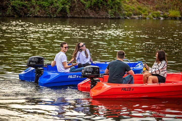 2-hour Motorboat Rental Prague without licence up to 5 Passengers