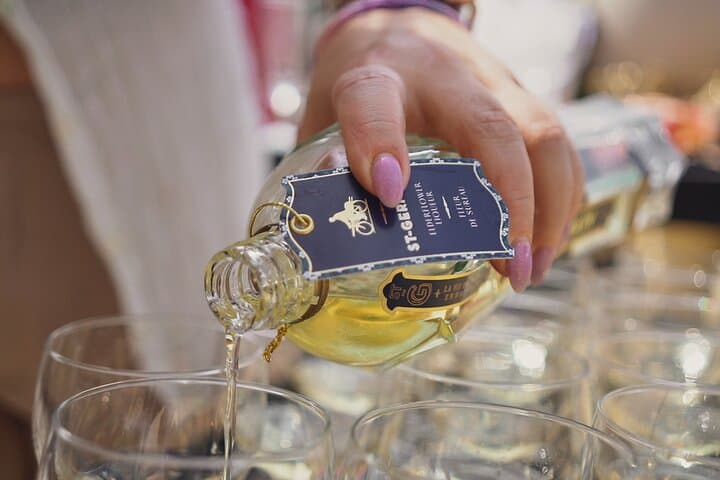 Gourmet Brunch with Chef: Unlimited Drinks & Stunning River Views