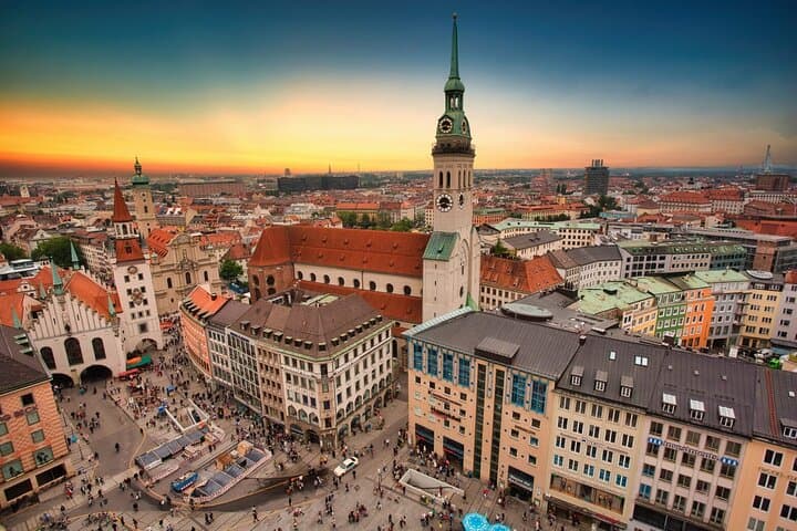 Private Full Day Tour with Transfers: Prague to Munich and back