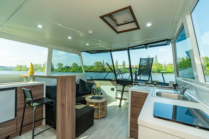 VIP Prague YachtBoat ONE Experience: All-You-Can-Drink