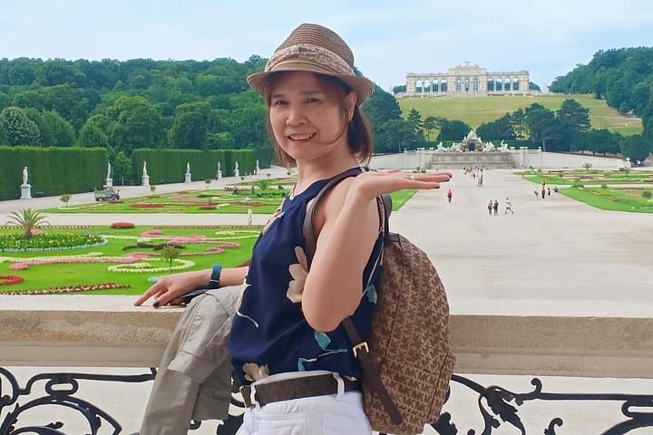 Vienna and Bratislava Private Full-Day Tour from Prague