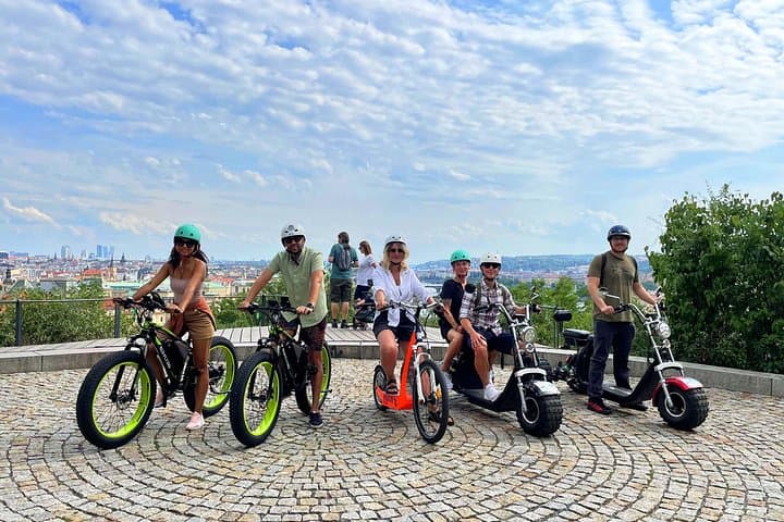 Live-Guided e-Scooter Tour of the Old Town of Prague, 60 min