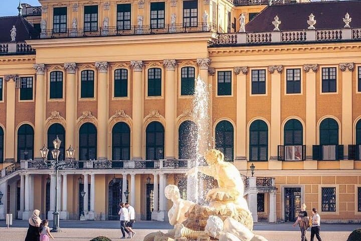 1-Day Excursion: Prague to Vienna Tour with private transfers