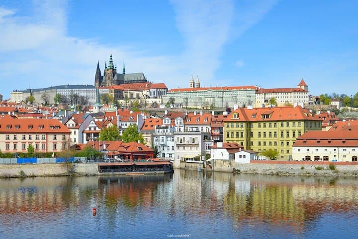 Visit Prague Castle & Lobkowicz Palace: Private Half-Day Tour