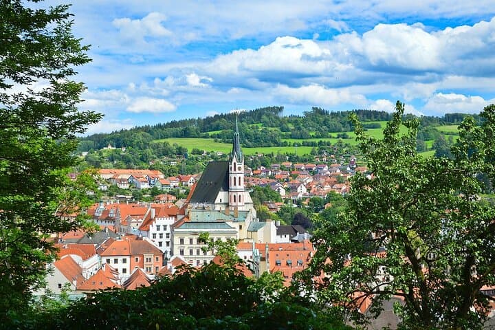 Private Driver from Prague to Vienna with a Stop in Cesky Krumlov
