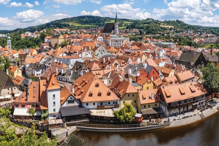 Private Driver from Prague to Vienna with a Stop in Cesky Krumlov