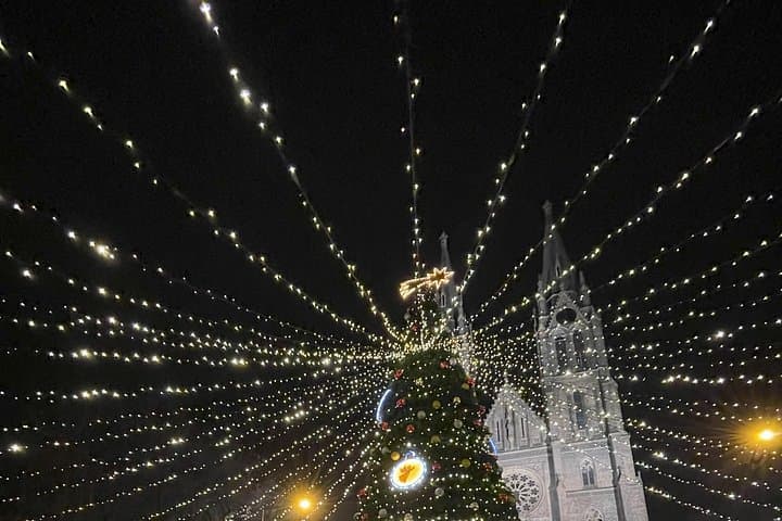 Walking tour in Prague Christmas Market and Festivities