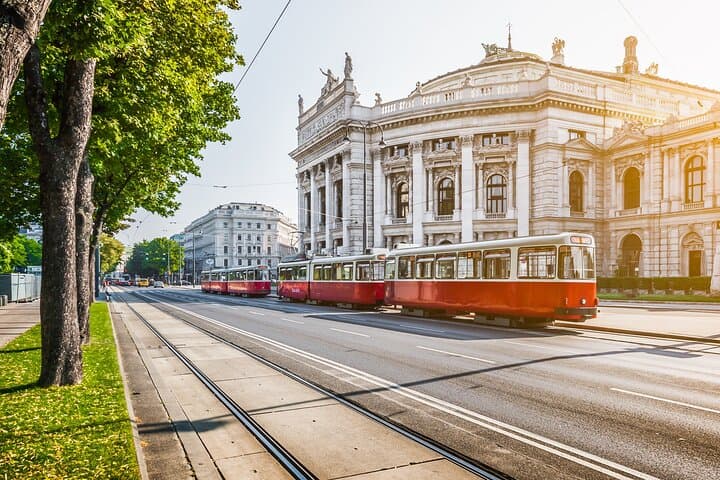 Prague to Vienna Private Transfer with Optional Sightseeing Stops
