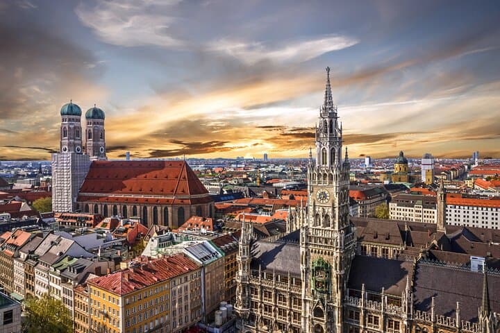 Prague to Munich Private Transfer with Sightseeing Stop