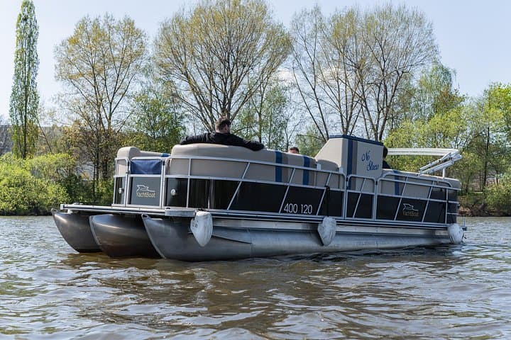 VIP Prague YachtBoat PONTOON Experience: All-You-Can-Drink