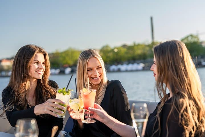 VIP Prague YachtBoat PONTOON Experience: All-You-Can-Drink