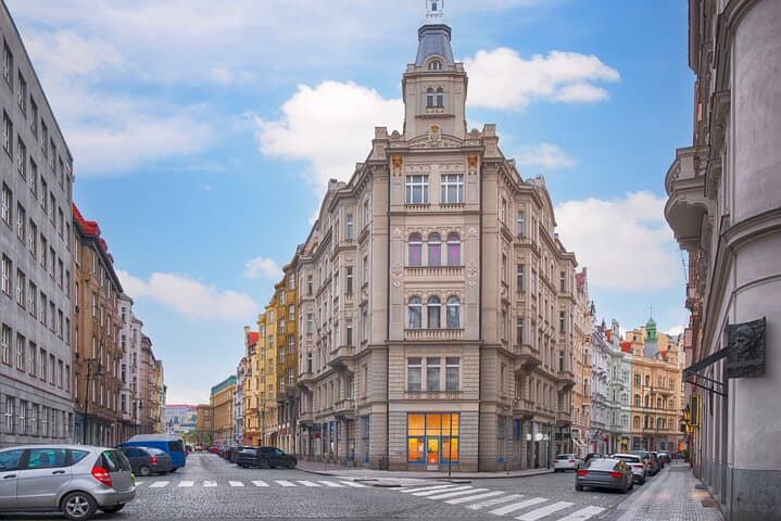 Private Cultural Beer Walking Tour in Prague Old Town