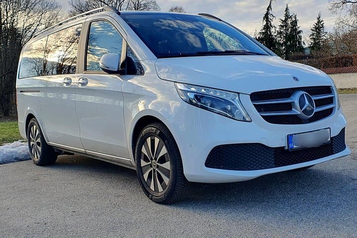 Mercedes-Benz V-class minivan