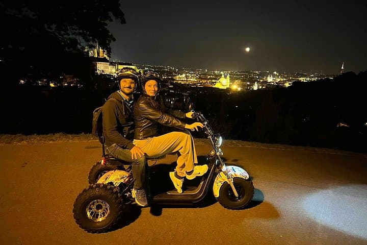 Electric Trike Night Tour in Prague - Live Guided