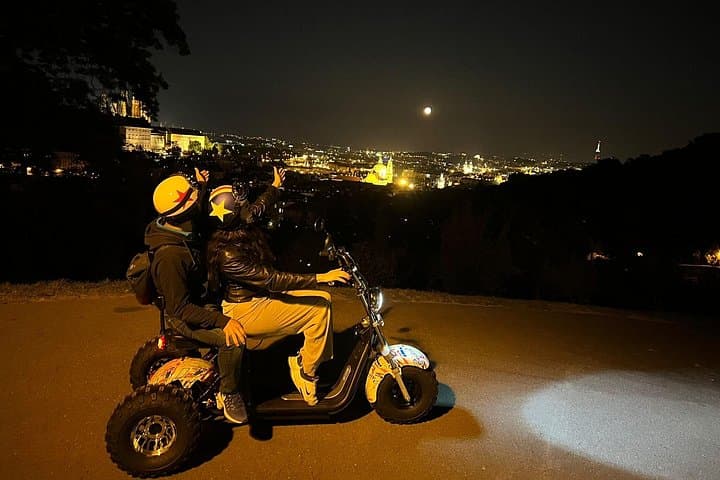 Electric Trike Night Tour in Prague - Live Guided