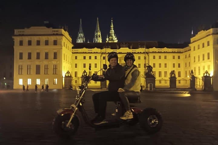Electric Trike Night Tour in Prague - Live Guided