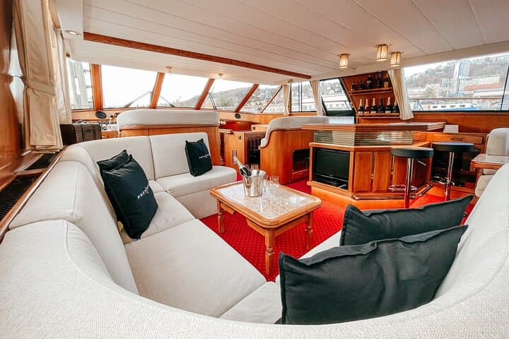 3-hour private cruise in Prague for 10 people