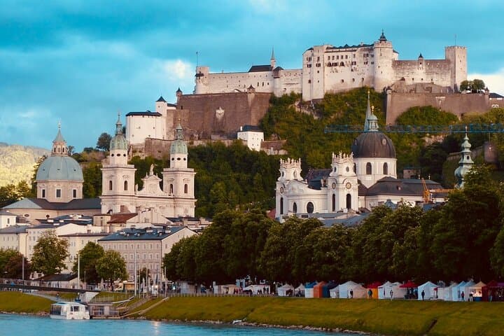 Transfer from Prague to Salzburg with Tour Stop in Cesky Krumlov