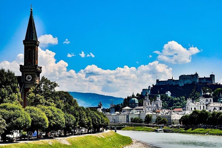 Transfer from Prague to Salzburg with Tour Stop in Cesky Krumlov