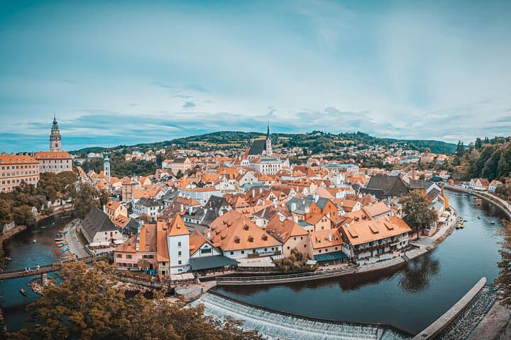 Private Driver from Prague to Vienna with a Stop in Cesky Krumlov